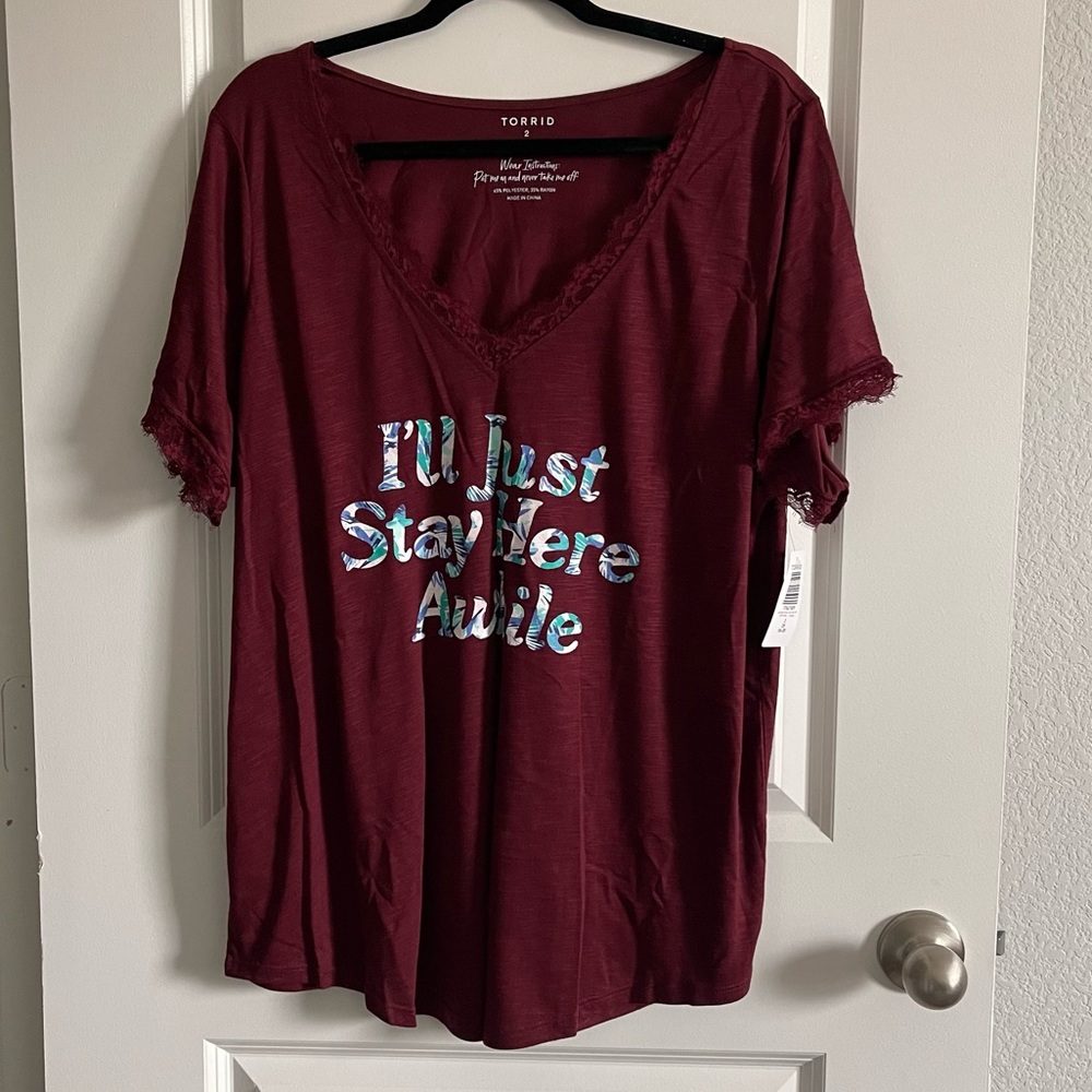 Torrid Burgundy Graphic Classic Fit Slub V-Neck Lace Trim Tee, 2X NWT